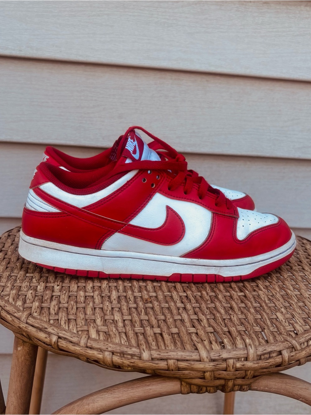 Men’s Nike Dunk Low Red/White Low Top Swoosh Athletic Shoes. Size US 9.5